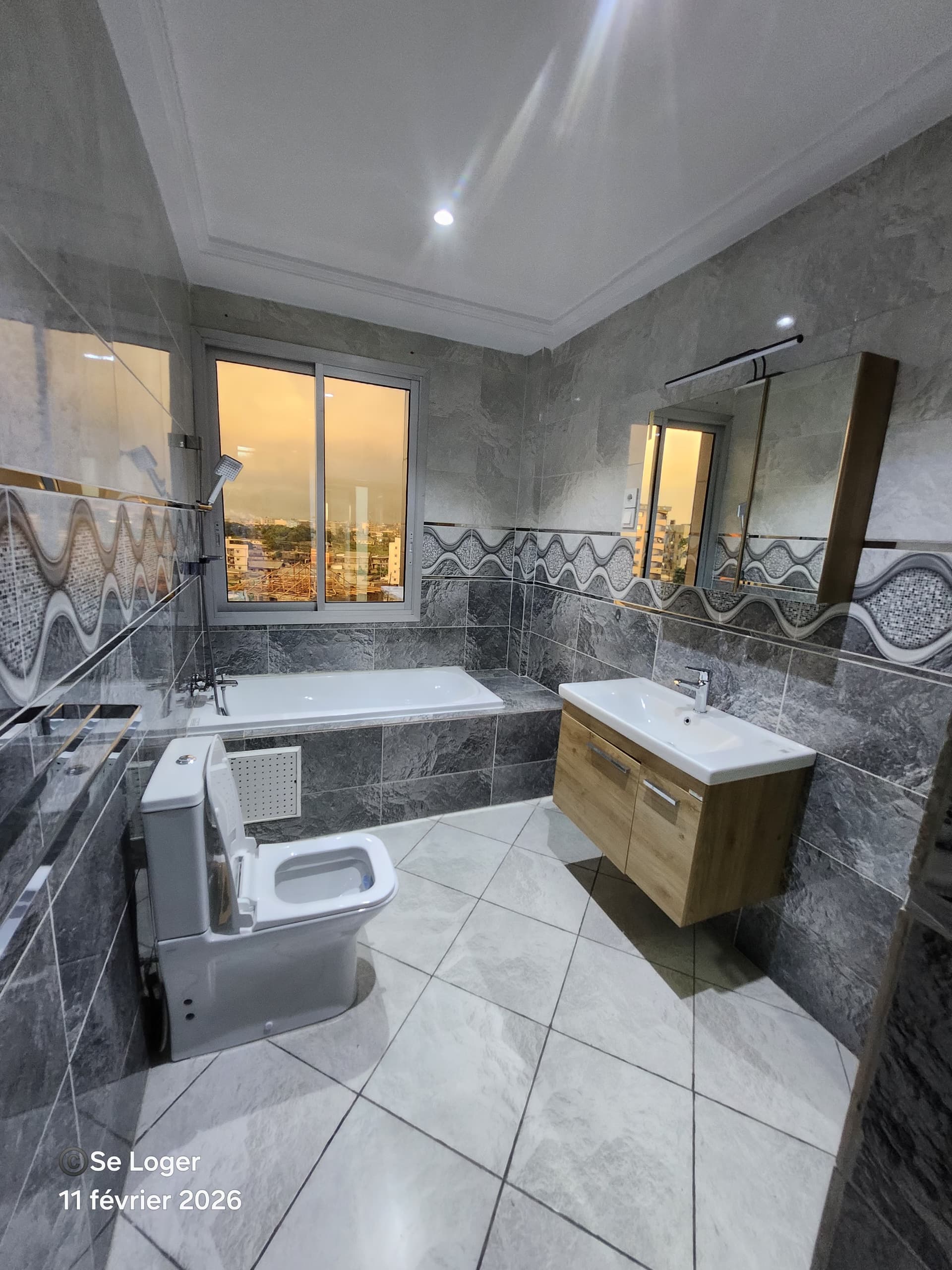 Apartment to rent - Douala, Bessengue, Near Résidence le Carat - 1 living room(s), 2 bedroom(s), 2 bathroom(s) - 500 000 FCFA / month