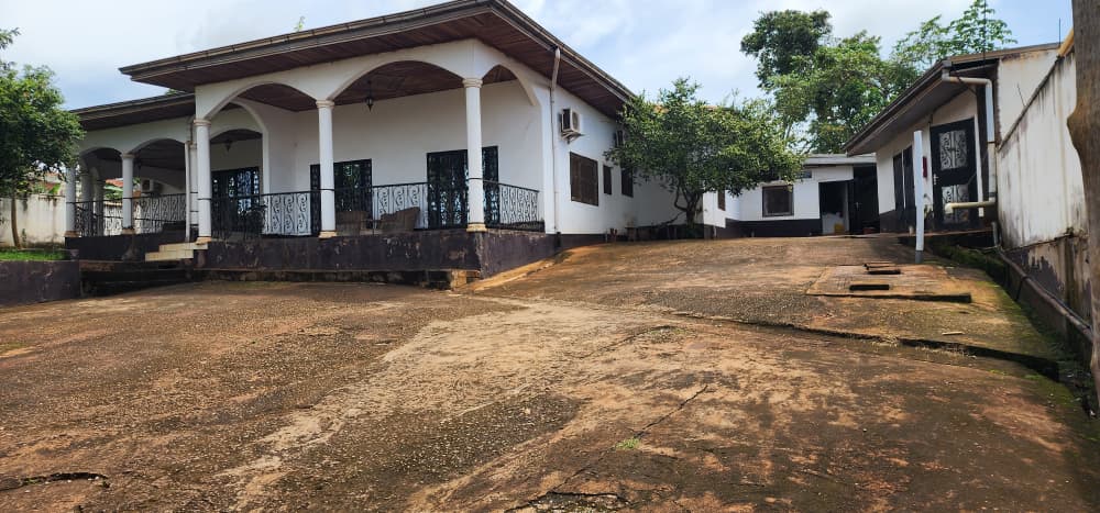 Maison (Villa) à vendre - Yaoundé, Odza, Nkolda - 1 salon(s), 5 chambre(s), 4 salle(s) de bains - 125 000 000 FCFA