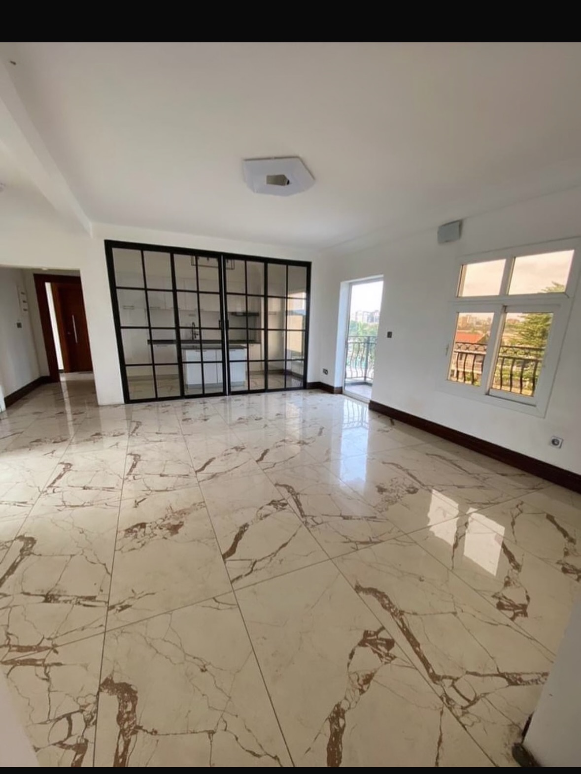 Apartment to rent - Douala, Bonapriso, Hotel de l'air - 1 living room(s), 2 bedroom(s), 3 bathroom(s) - 525 000 FCFA / month