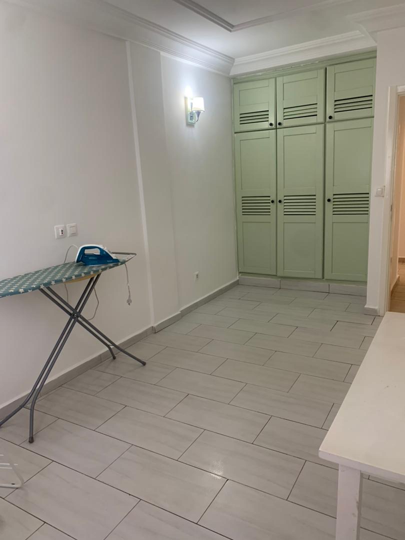 Studio to rent - Yaoundé, Bastos, Bastos centre - 750 000 FCFA / month