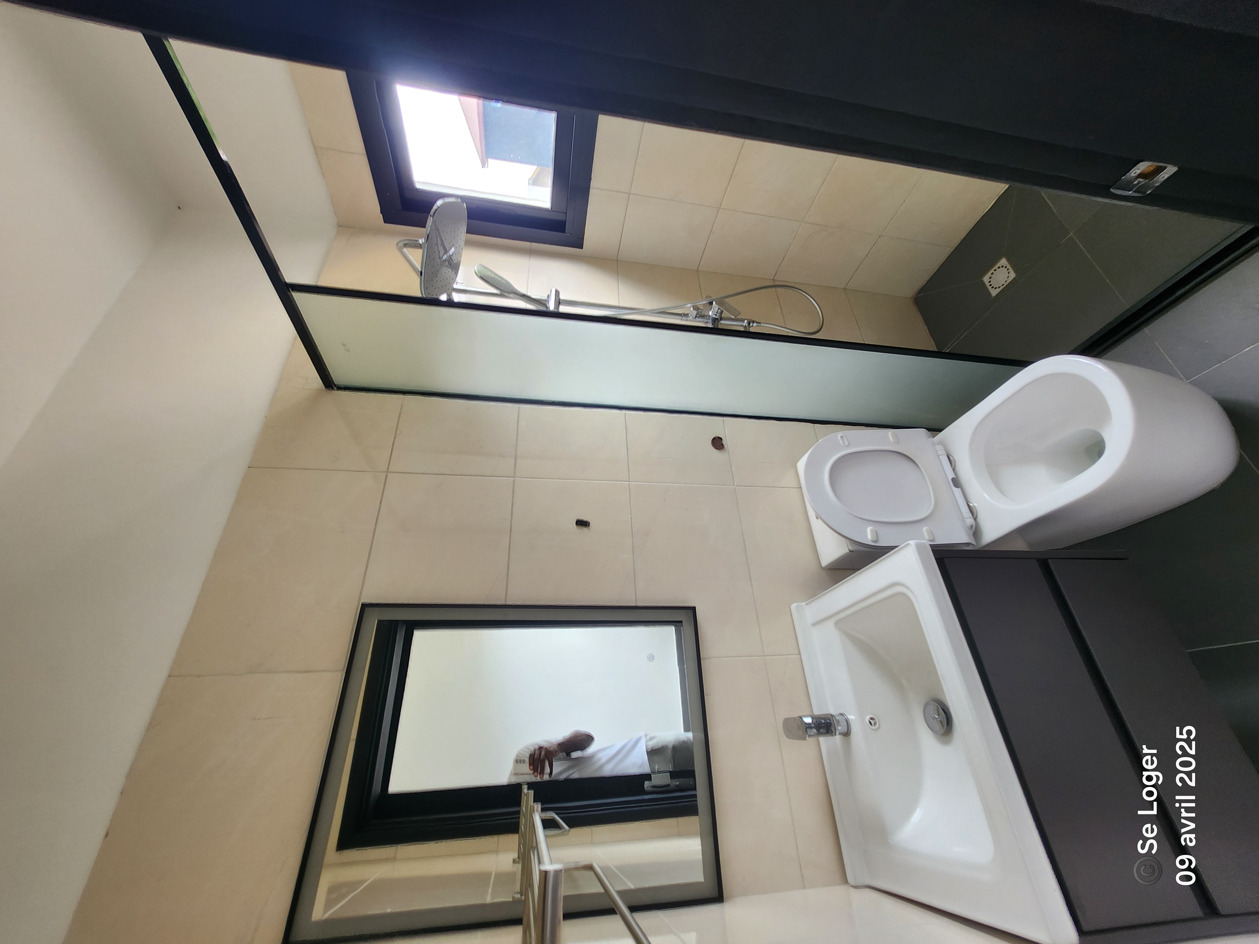 Apartment to rent - Douala, Logpom, Basson - 1 living room(s), 2 bedroom(s), 3 bathroom(s) - 320 000 FCFA / month