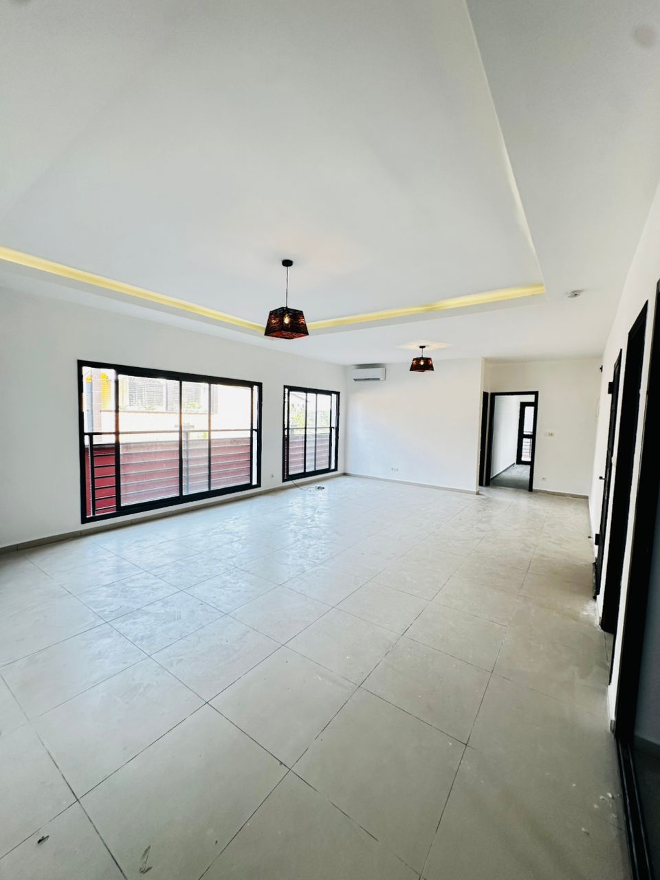 Apartment to rent - Douala, Logpom, Basson - 1 living room(s), 4 bedroom(s), 5 bathroom(s) - 500 000 FCFA / month