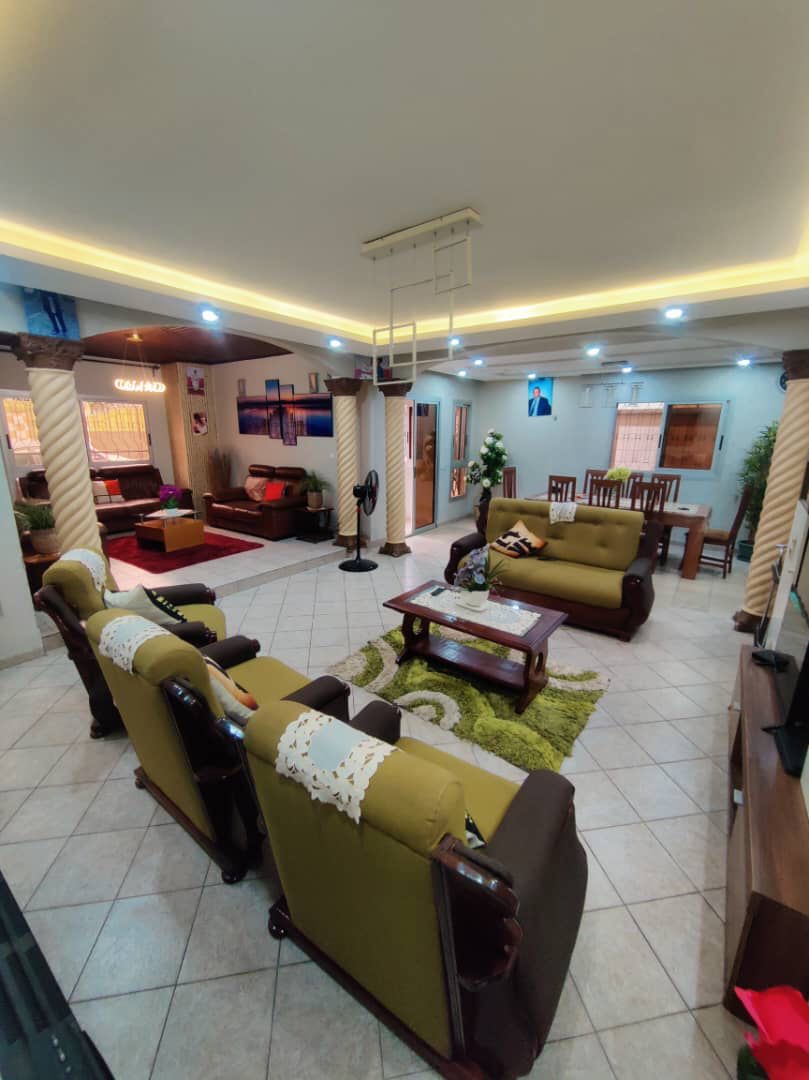 Maison (Villa) à louer - Douala, Logpom, Bassong - 1 salon(s), 4 chambre(s), 3 salle(s) de bains - 500 000 FCFA / mois