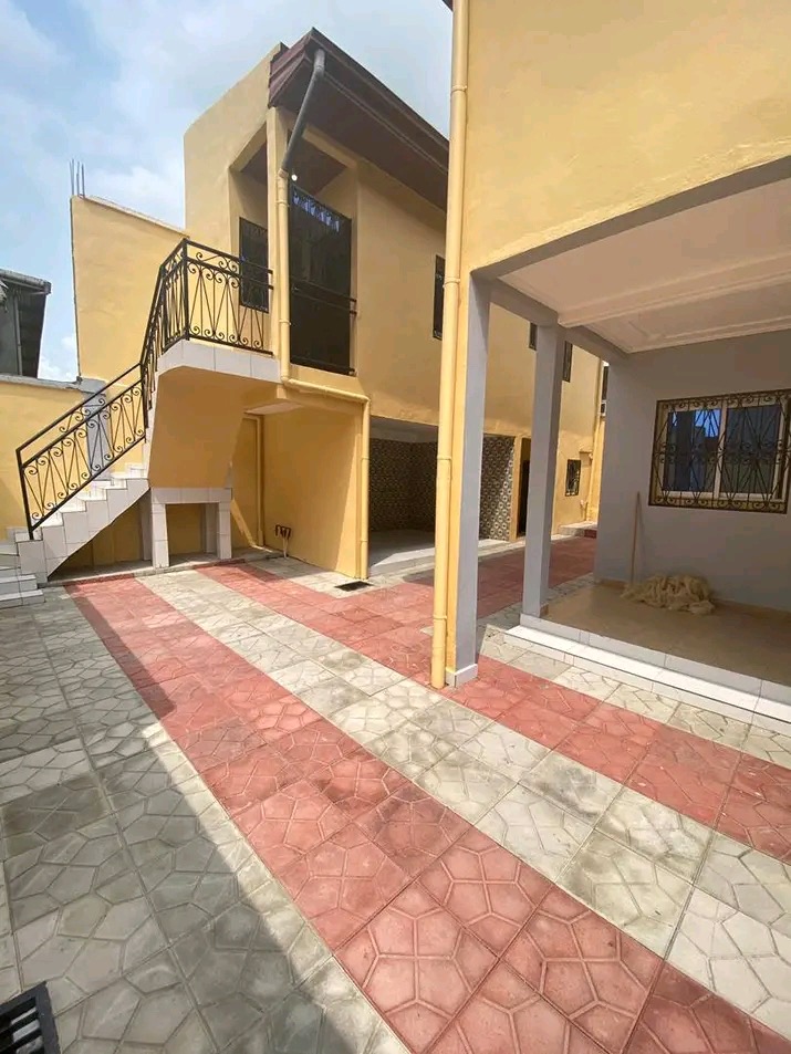 Maison (Villa) à louer - Douala, Yassa, Cité Chirac - 1 salon(s), 4 chambre(s), 3 salle(s) de bains - 350 000 FCFA / mois