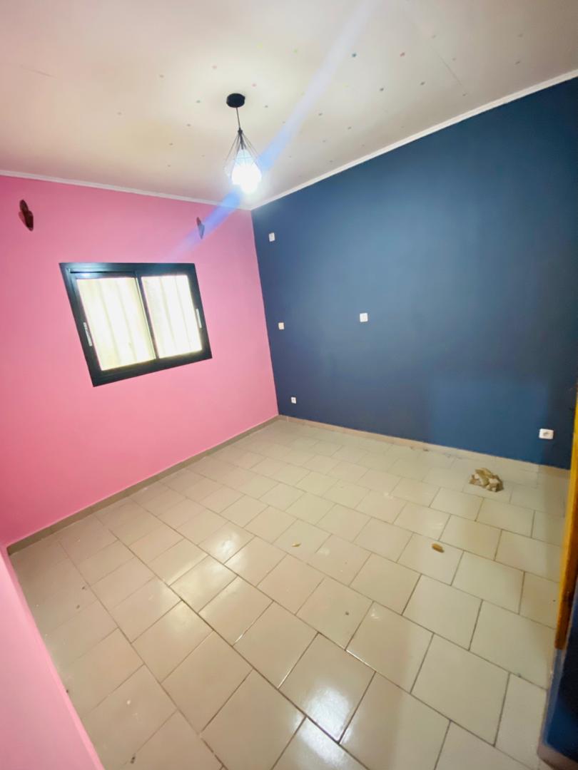 Apartment to rent - Douala, Cité SIC, Plus précisément à Ange Raphaël - 1 living room(s), 1 bedroom(s), 1 bathroom(s) - 80 000 FCFA / month