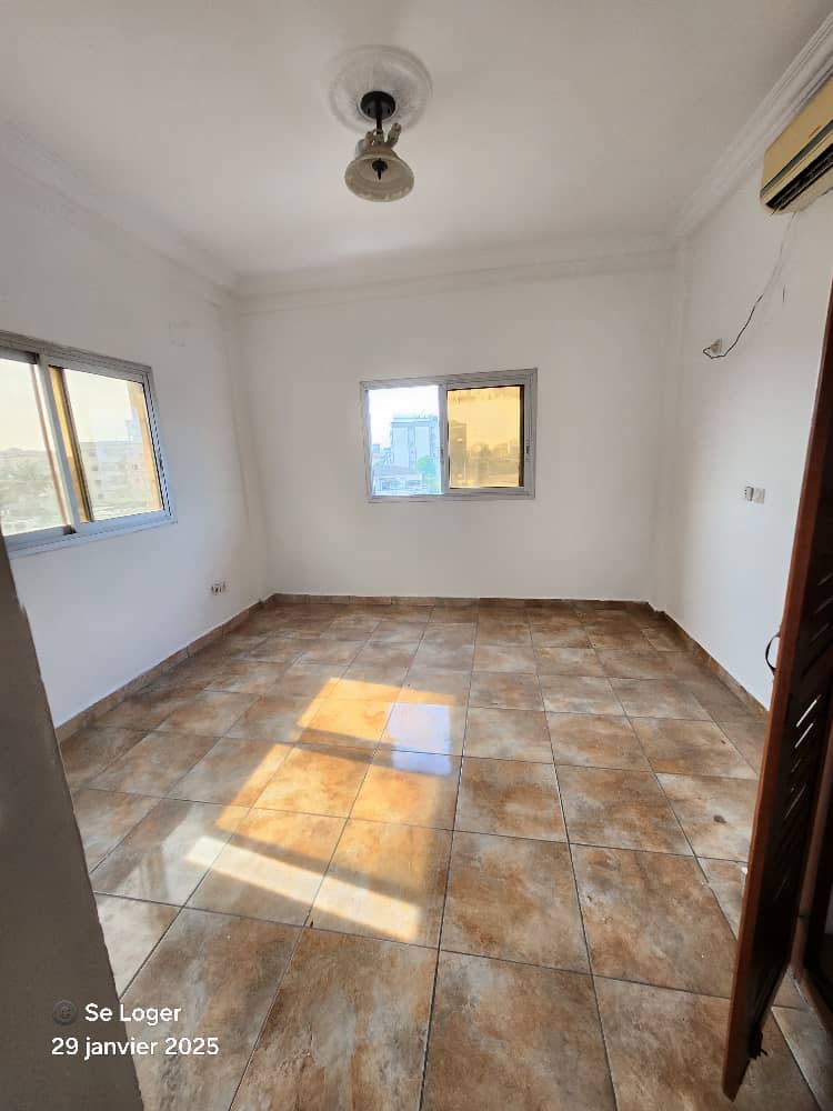 Apartment to rent - Douala, Bonapriso, Lycée Mongo - 1 living room(s), 2 bedroom(s), 3 bathroom(s) - 500 000 FCFA / month