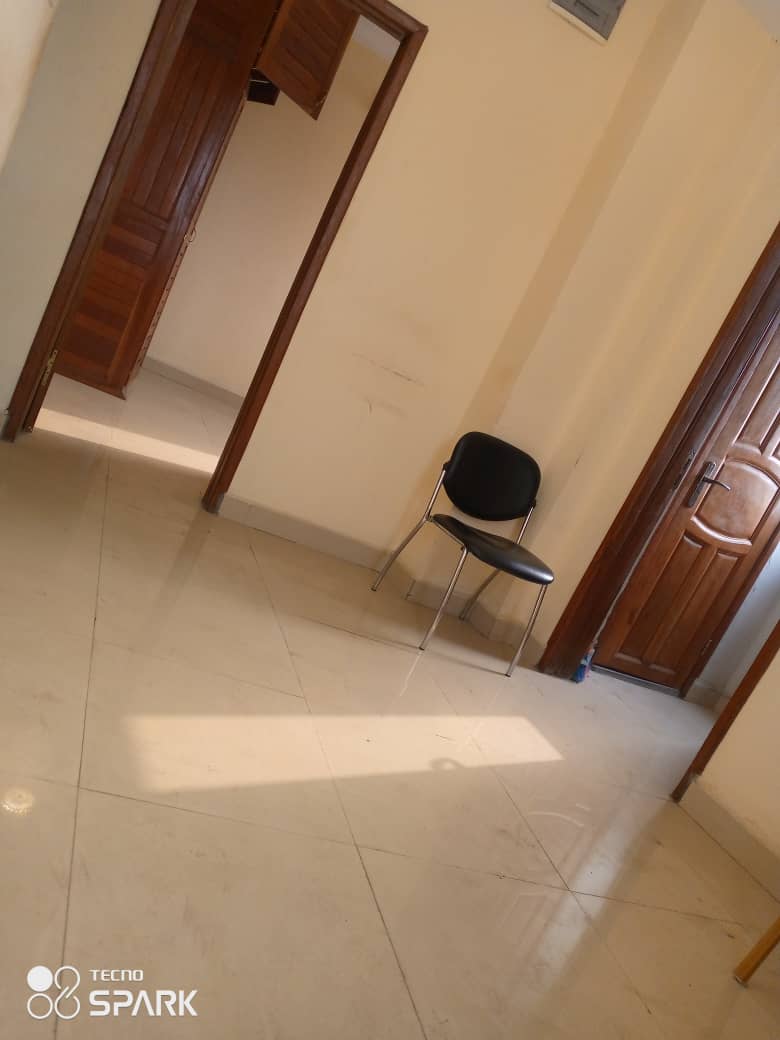 Apartment to rent - Douala, Cité SIC, Bp cité plus précisément - 1 living room(s), 1 bedroom(s), 1 bathroom(s) - 85 000 FCFA / month