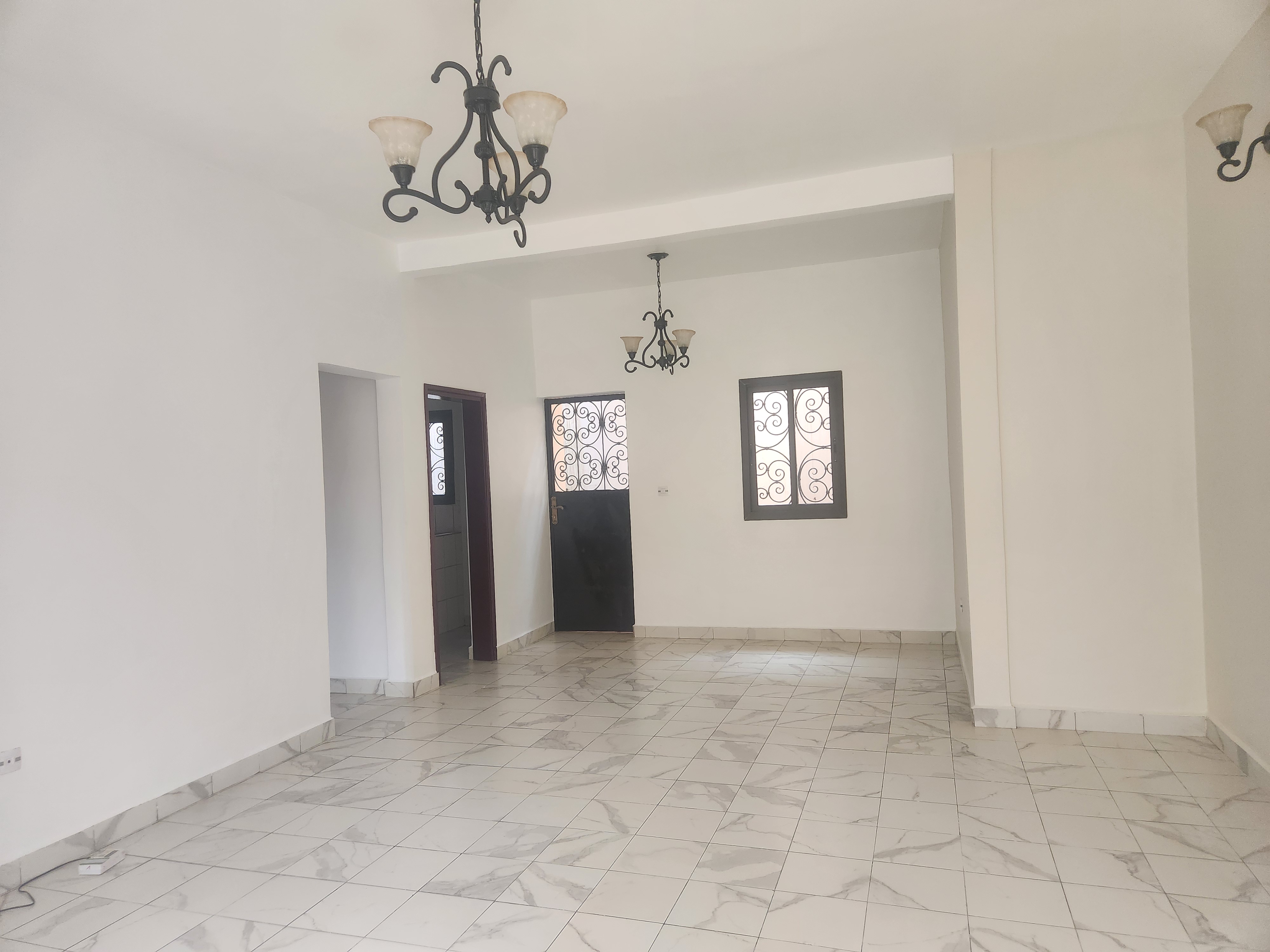 Appartement à louer - Yaoundé, Ngousso, Derrière Hôtel le Paradis - 1 salon(s), 2 chambre(s), 2 salle(s) de bains - 200 FCFA / mois