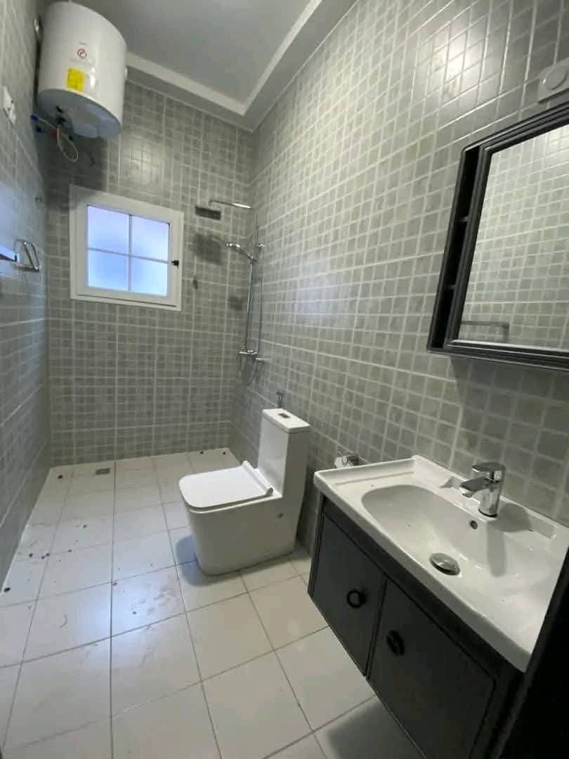 Maison (Villa) à louer - Douala, Bonapriso, Armée de l’air - 1 salon(s), 3 chambre(s), 2 salle(s) de bains - 1 200 000 FCFA / mois