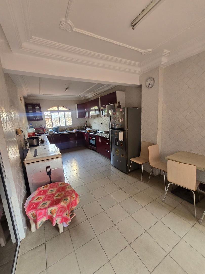 Maison (Villa) à louer - Douala, Bonamoussadi, Carrefour Yoro joss - 1 salon(s), 4 chambre(s), 3 salle(s) de bains - 700 000 FCFA / mois
