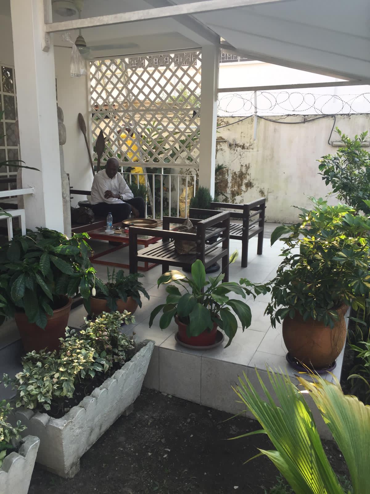 Maison (Villa) à vendre - Douala, Bonapriso, Bonapriso hydrocarbures - 1 salon(s), 3 chambre(s), 2 salle(s) de bains - 700 000 000 FCFA