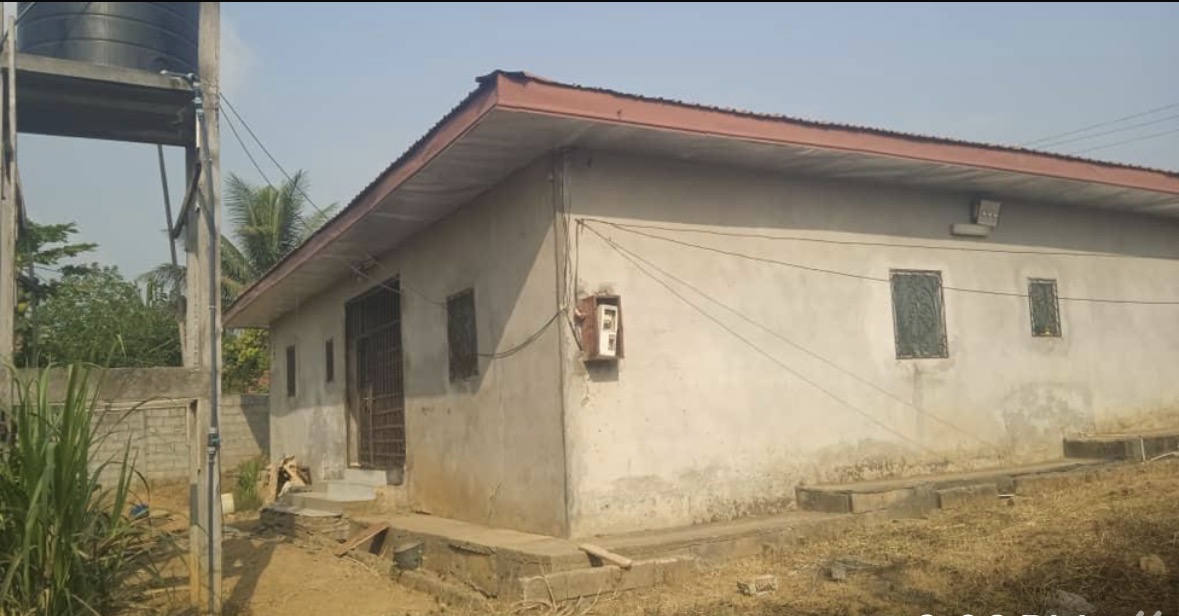 Maison (Villa) à vendre - Yaoundé, Nsimalen, Avant l’ingénierie forestière - 1 salon(s), 4 chambre(s), 3 salle(s) de bains - 35 000 000 FCFA