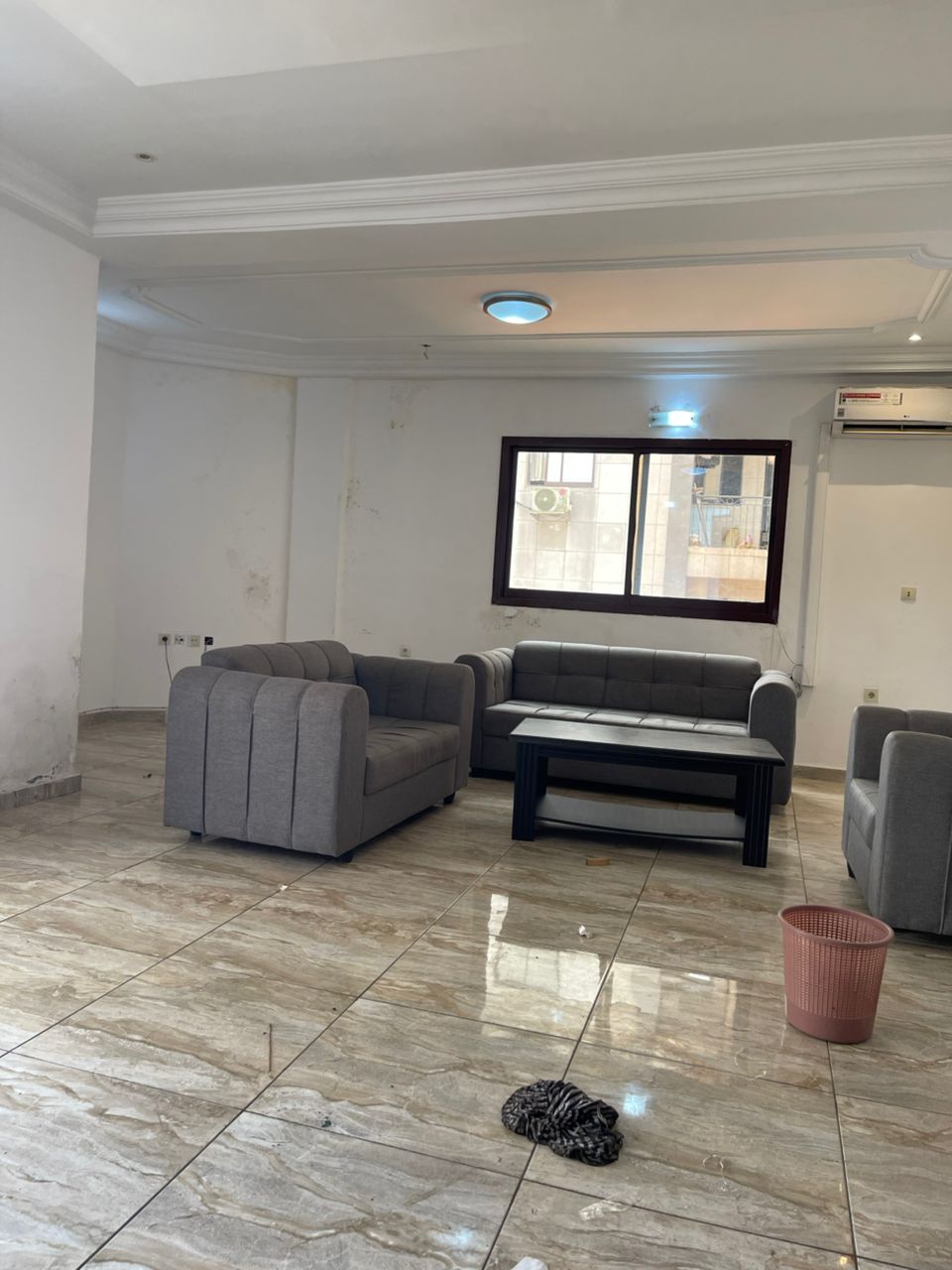 Apartment to rent - Douala, Logpom, Non loin d'adem - 1 living room(s), 2 bedroom(s), 3 bathroom(s) - 200 000 FCFA / month