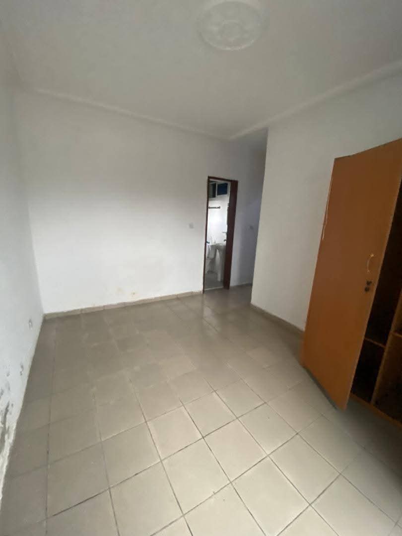 Apartment to rent - Douala, Bonapriso, Bonapriso - 1 living room(s), 2 bedroom(s), 2 bathroom(s) - 350 000 FCFA / month