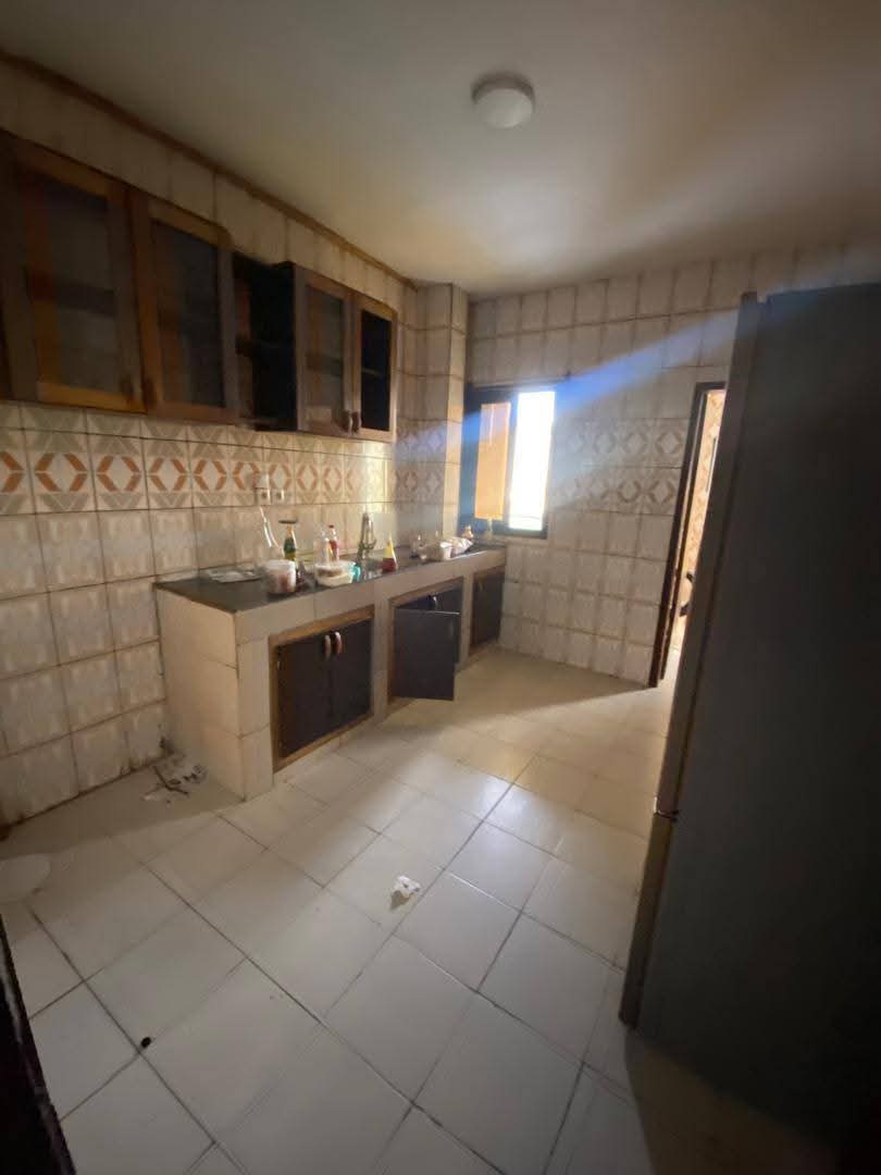 Apartment to rent - Douala, Bonapriso, Douala 1er - 1 living room(s), 2 bedroom(s), 3 bathroom(s) - 400 000 FCFA / month