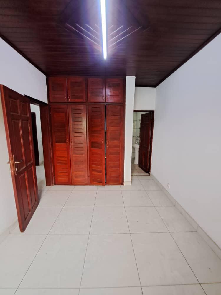 Apartment to rent - Douala, Logpom, Logpom - 1 living room(s), 2 bedroom(s), 2 bathroom(s) - 175 000 FCFA / month