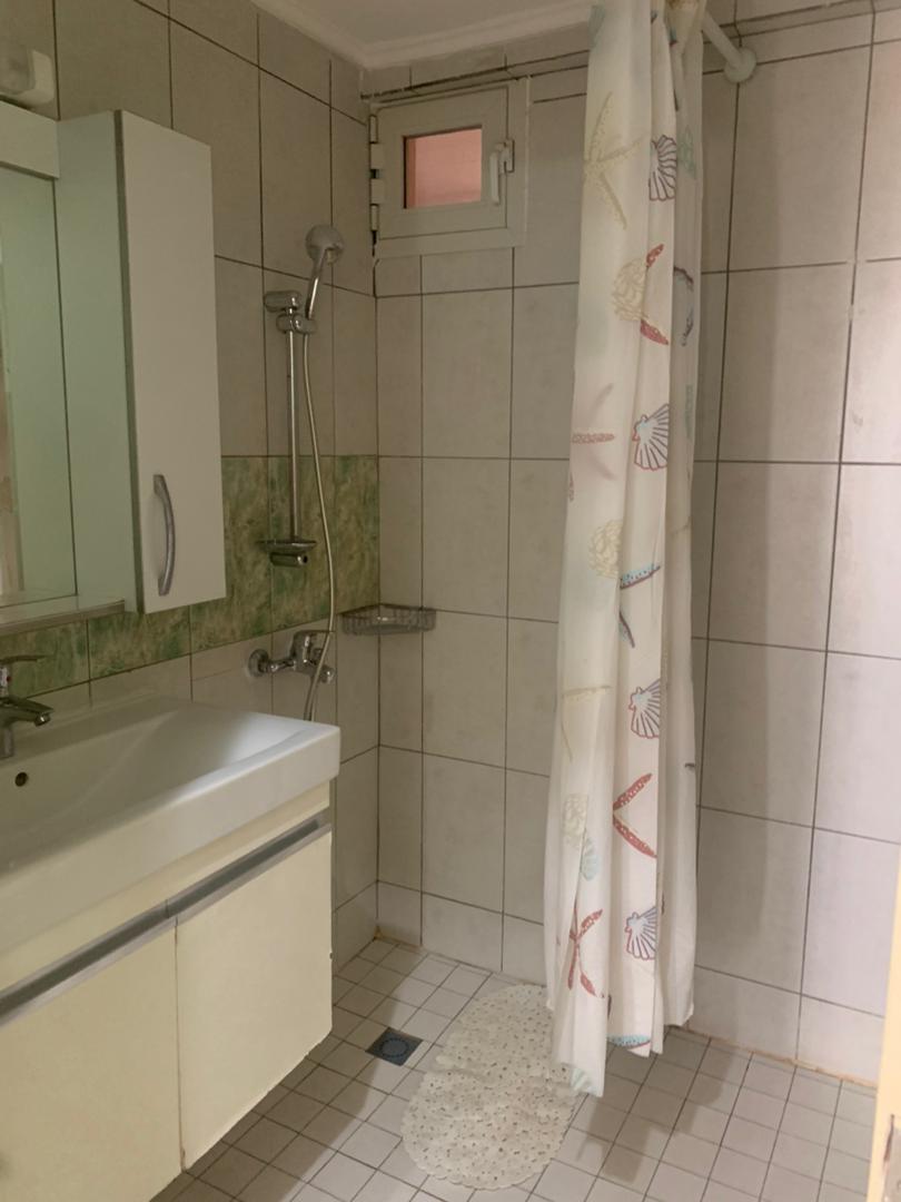 Apartment to rent - Yaoundé, Bastos, Bastos centre avec ascenseur et piscine - 1 living room(s), 3 bedroom(s), 1 bathroom(s) - 1 500 000 FCFA / month