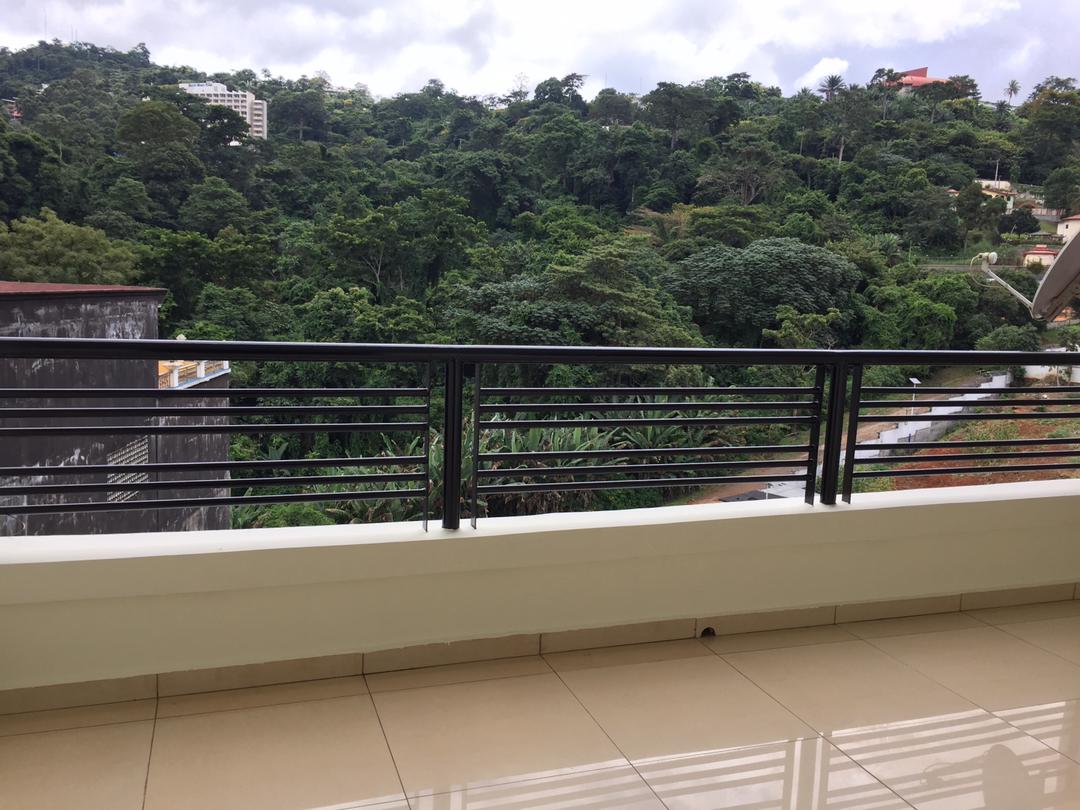 Apartment to rent - Yaoundé, Bastos, GOLF - 1 living room(s), 3 bedroom(s), 4 bathroom(s) - 700 000 FCFA / month