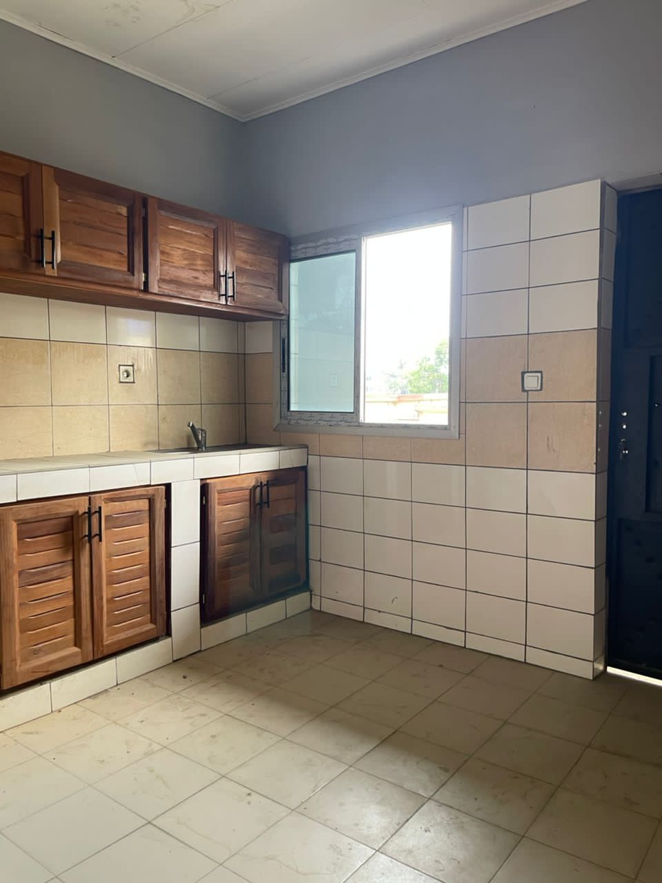 Apartment to rent - Douala, Kotto, Carrefour des immeubles - 1 living room(s), 2 bedroom(s), 2 bathroom(s) - 150 000 FCFA / month