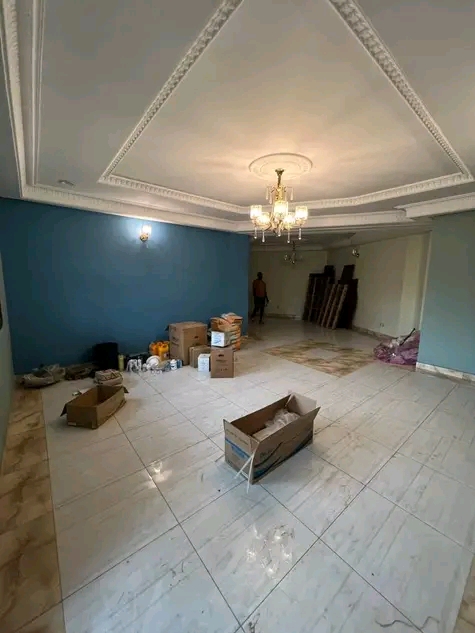 Apartment to rent - Yaoundé, Bastos, Bastos - 1 living room(s), 2 bedroom(s), 3 bathroom(s) - 700 000 FCFA / month