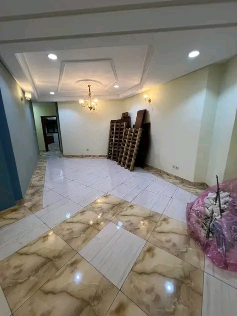 Apartment to rent - Yaoundé, Bastos, Bastos - 1 living room(s), 2 bedroom(s), 3 bathroom(s) - 700 000 FCFA / month