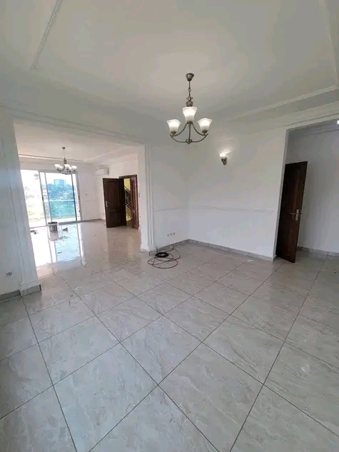 Apartment to rent - Yaoundé, Bastos, Bastos - 1 living room(s), 2 bedroom(s), 3 bathroom(s) - 800 000 FCFA / month