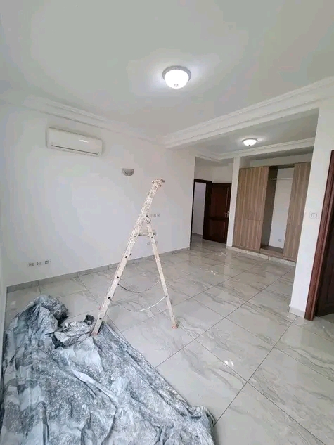 Apartment to rent - Yaoundé, Bastos, Bastos - 1 living room(s), 2 bedroom(s), 3 bathroom(s) - 800 000 FCFA / month