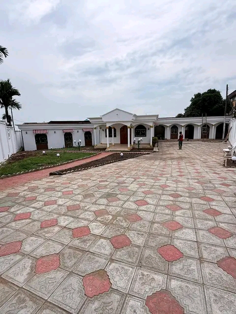 House (Villa) to rent - Yaoundé, Ngousso, Ngousso - 3 living room(s), 6 bedroom(s), 7 bathroom(s) - 900 000 FCFA / month