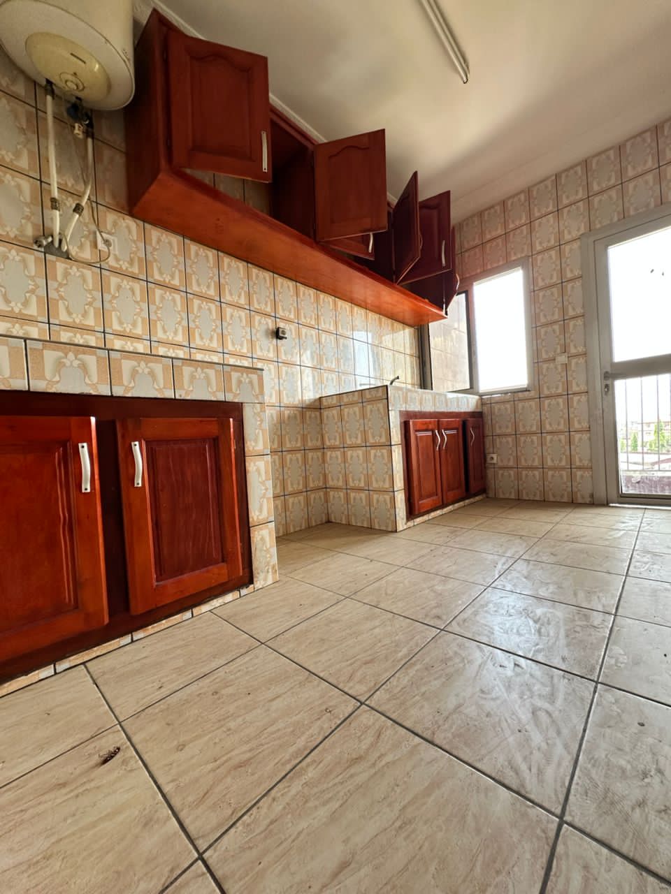 Apartment to rent - Douala, Bonamoussadi, Denver - 1 living room(s), 2 bedroom(s), 3 bathroom(s) - 250 000 FCFA / month