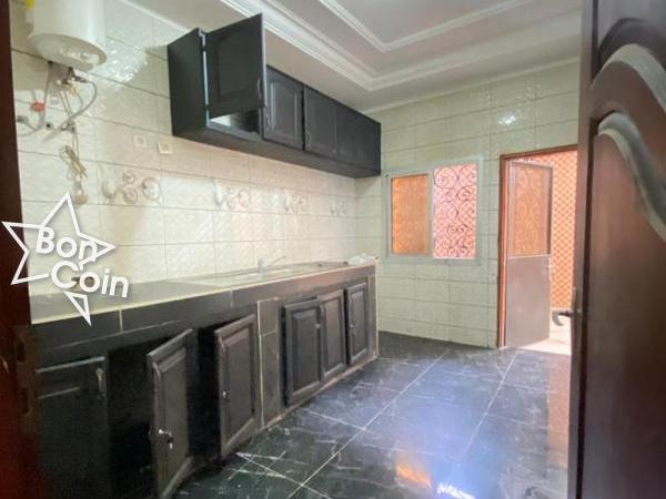 Maison (Villa) à louer - Douala, Kotto, Carrefour des immeubles - 1 salon(s), 3 chambre(s), 3 salle(s) de bains - 200 000 FCFA / mois