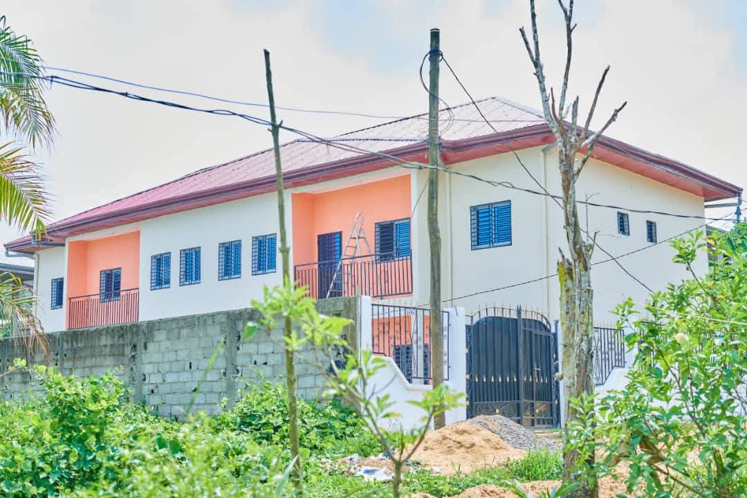 Maison (Concession) à vendre - Douala, Japoma, Japoma - 9 salon(s), 18 chambre(s), 18 salle(s) de bains - 70 000 000 FCFA