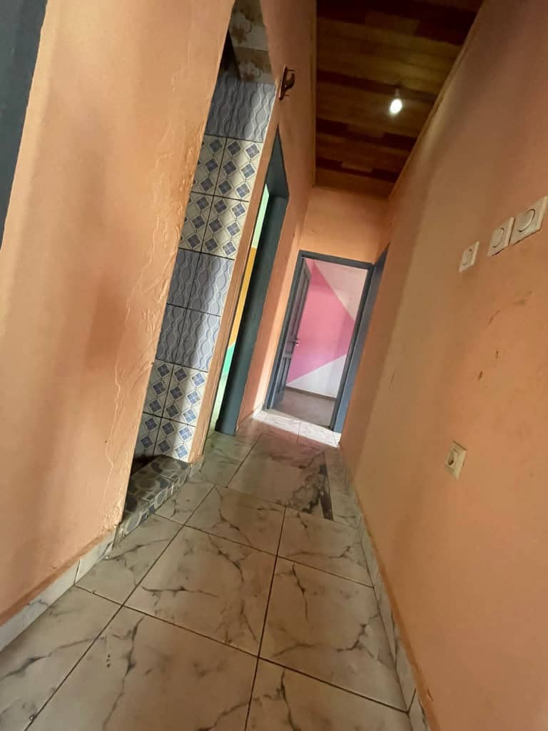 House (Villa) to rent - Douala, PK 15, Pk15 - 1 living room(s), 3 bedroom(s), 2 bathroom(s) - 70 000 FCFA / month