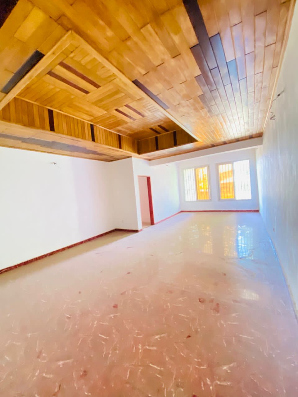 Appartement à louer - Douala, Logbessou I, Logbessou - 1 salon(s), 3 chambre(s), 4 salle(s) de bains - 160 000 FCFA / mois