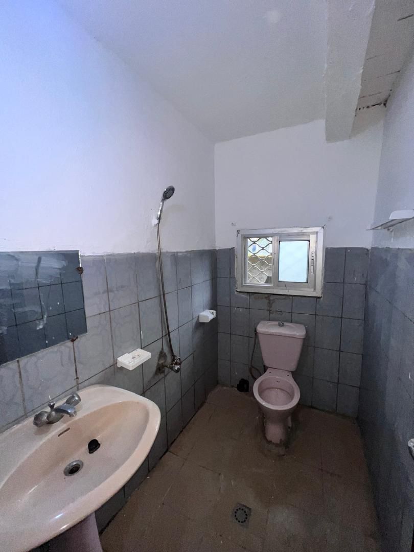 Apartment to rent - Douala, Bonamoussadi, Sable balafon - 1 living room(s), 1 bedroom(s), 1 bathroom(s) - 80 000 FCFA / month