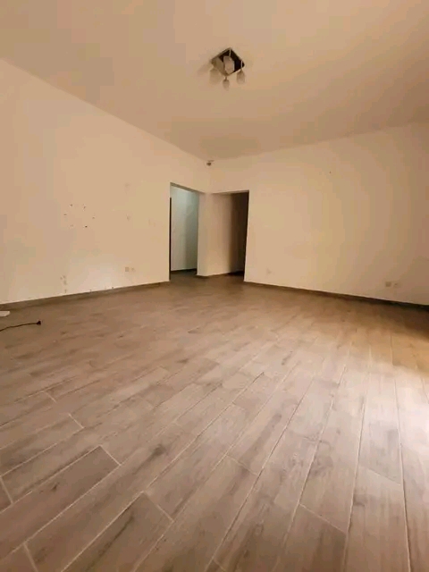 Apartment to rent - Yaoundé, Mfandena, Omnisport - 1 living room(s), 3 bedroom(s), 4 bathroom(s) - 420 000 FCFA / month