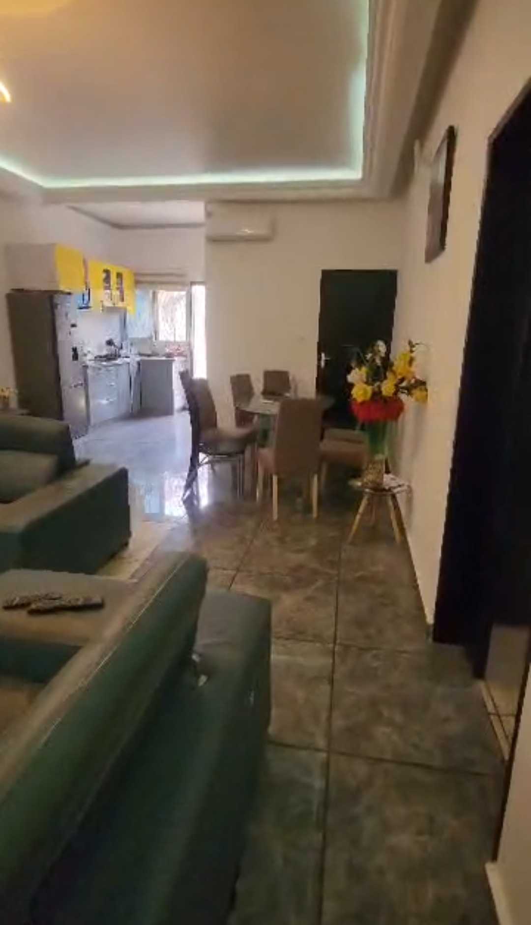 Maison (Villa) à vendre - Yaoundé, Bastos, Bastos - 1 salon(s), 3 chambre(s), 4 salle(s) de bains - 150 000 000 FCFA