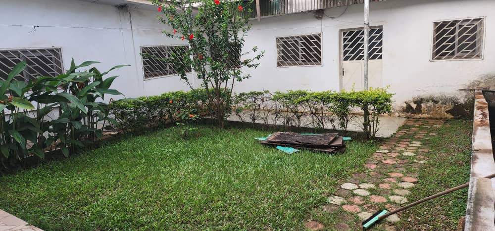 Office to rent at Yaoundé, Bastos, Bastos - 700 m2 - 1 000 000 FCFA