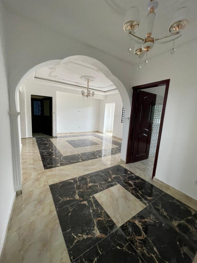 Apartment to rent - Douala, Logpom, Logpom - 1 living room(s), 2 bedroom(s), 2 bathroom(s) - 180 000 FCFA / month