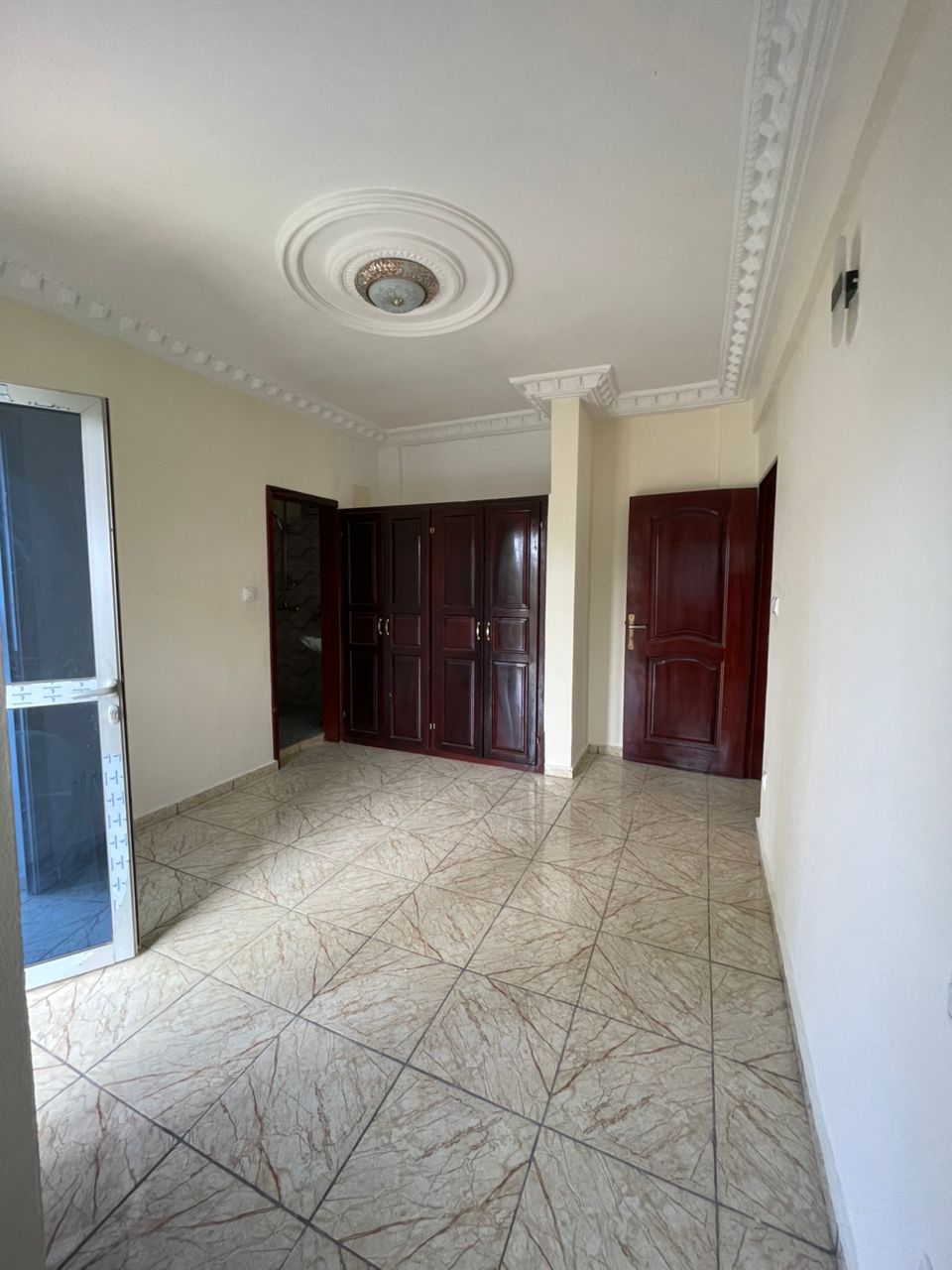 Apartment to rent - Douala, Logpom, Logpom - 1 living room(s), 2 bedroom(s), 2 bathroom(s) - 180 000 FCFA / month