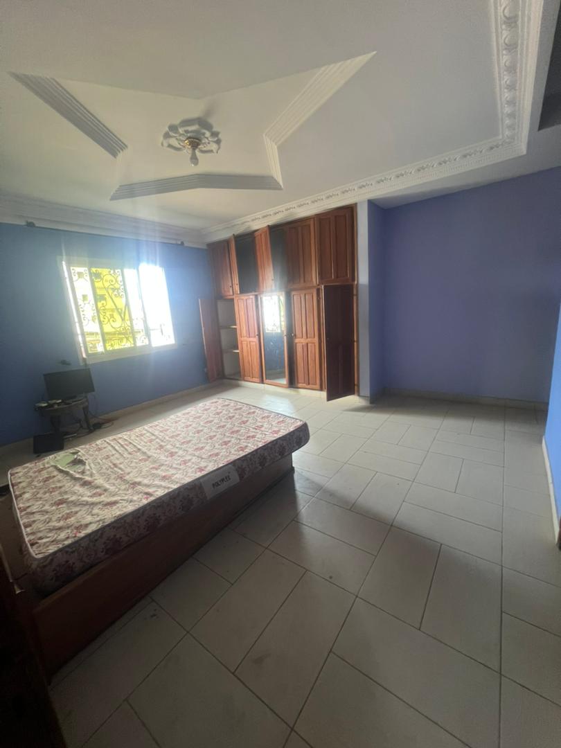 Maison (Duplex) à louer - Douala, Kotto, Kotto bangue - 1 salon(s), 6 chambre(s), 5 salle(s) de bains - 500 000 FCFA / mois