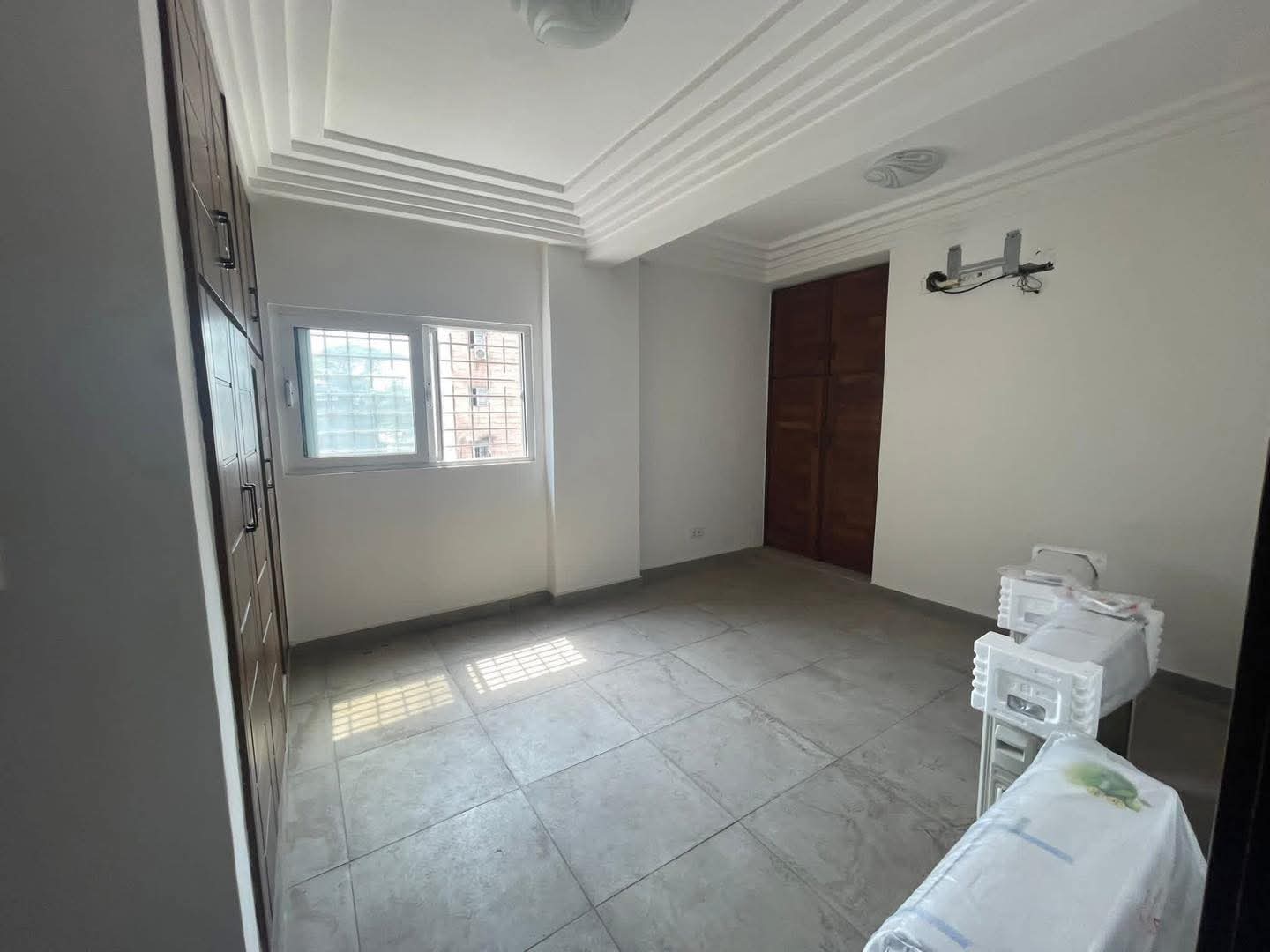 Apartment to rent - Douala, Bonapriso, Rue tokoto - 1 living room(s), 2 bedroom(s), 2 bathroom(s) - 1 500 000 FCFA / month