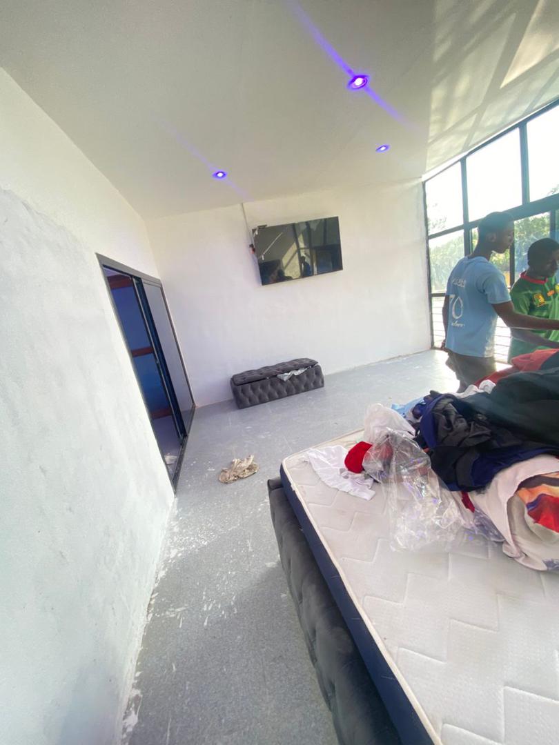 House (Duplex) to rent - Douala, Bonamoussadi, Bonamoussadi - 1 living room(s), 3 bedroom(s), 2 bathroom(s) - 550 000 FCFA / month