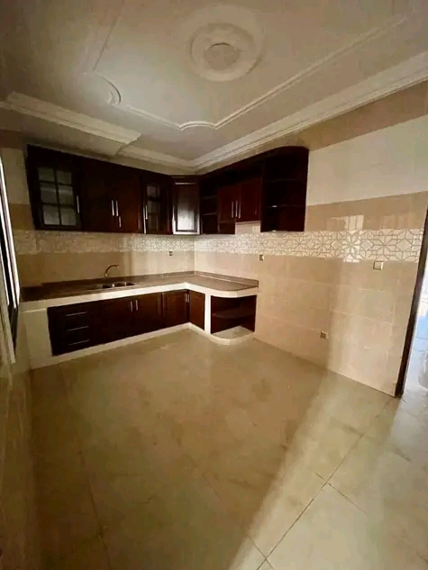 Apartment to rent - Yaoundé, Odza, Odza - 1 living room(s), 3 bedroom(s), 4 bathroom(s) - 350 000 FCFA / month