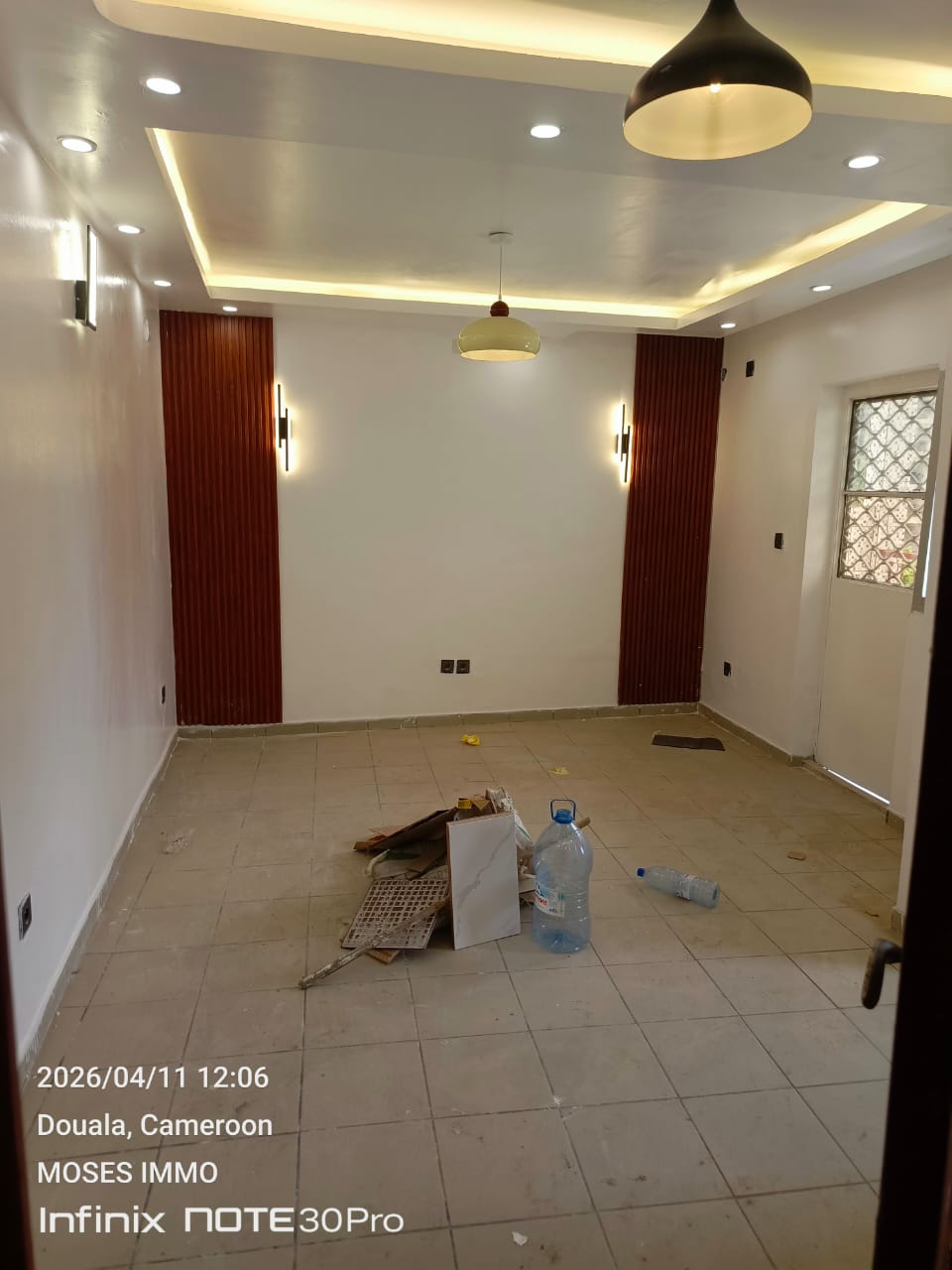 Apartment to rent - Douala, Bonapriso, HA - 1 living room(s), 1 bedroom(s), 1 bathroom(s) - 250 000 FCFA / month