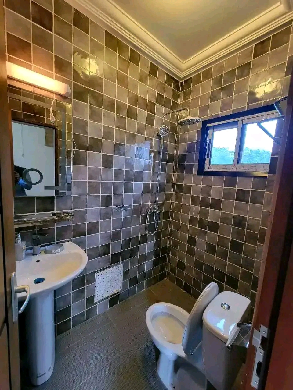 Apartment to rent - Yaoundé, Bastos, golf - 1 living room(s), 3 bedroom(s), 4 bathroom(s) - 700 000 FCFA / month