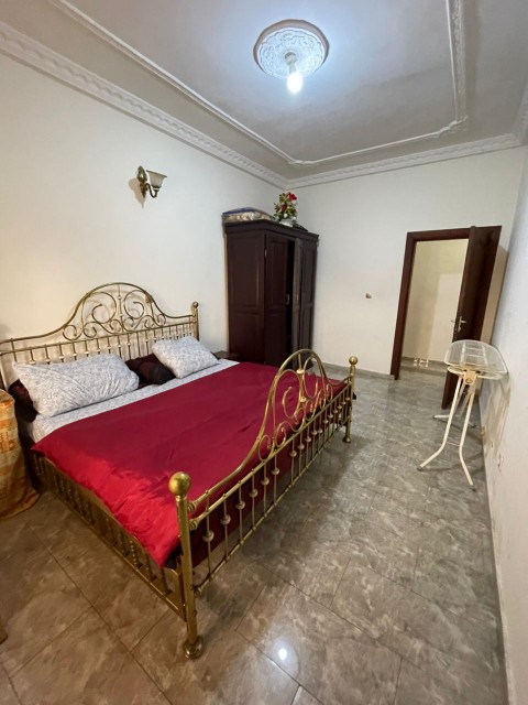 Apartment to rent - Yaoundé, Mfandena, derrière le stade - 1 living room(s), 3 bedroom(s), 3 bathroom(s) - 400 000 FCFA / month