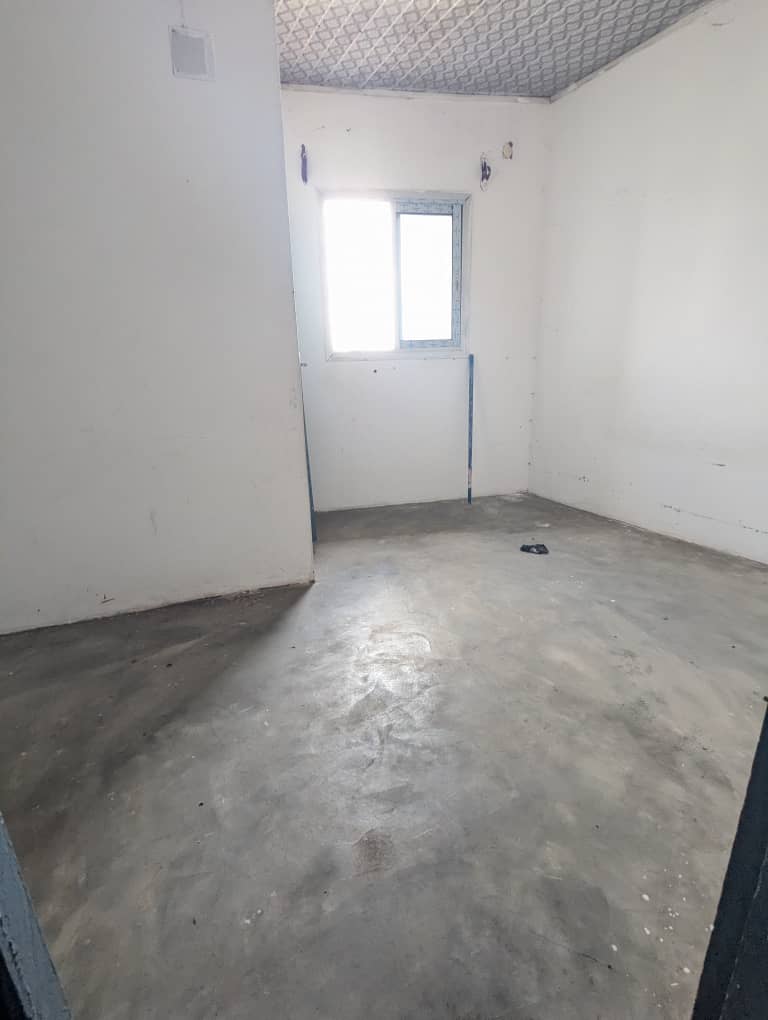 Studio to rent - Douala, Logbaba, non loin de la route - 50 000 FCFA / month