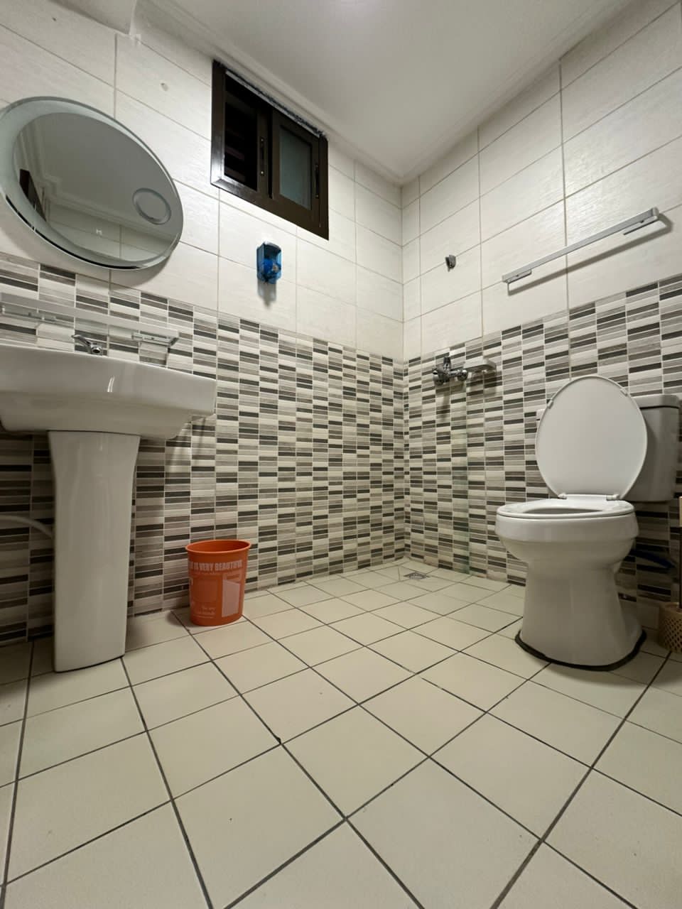 Apartment to rent - Douala, Makepe, Rhone-poulenc - 1 living room(s), 2 bedroom(s), 2 bathroom(s) - 385 000 FCFA / month