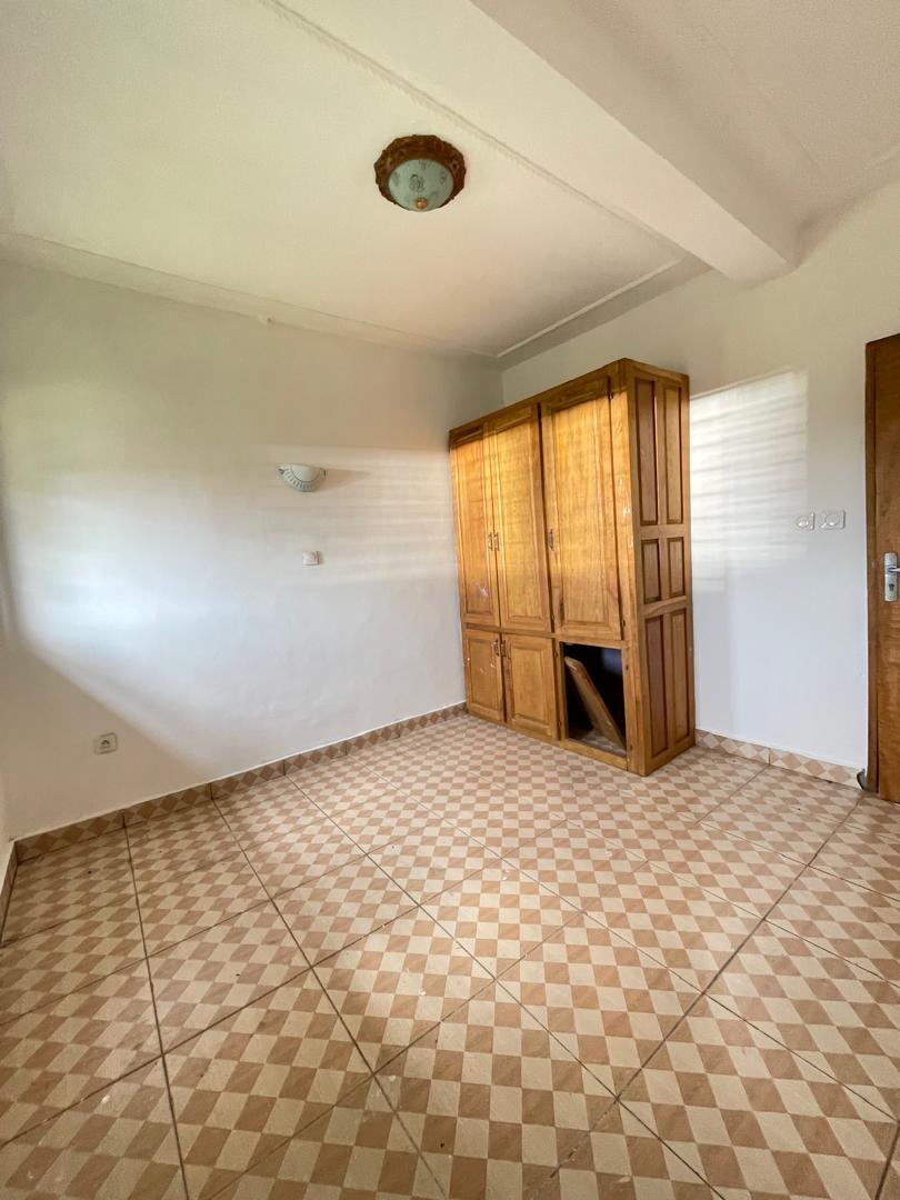 Apartment to rent - Douala, Logpom, Derrière Adem - 1 living room(s), 2 bedroom(s), 2 bathroom(s) - 130 000 FCFA / month