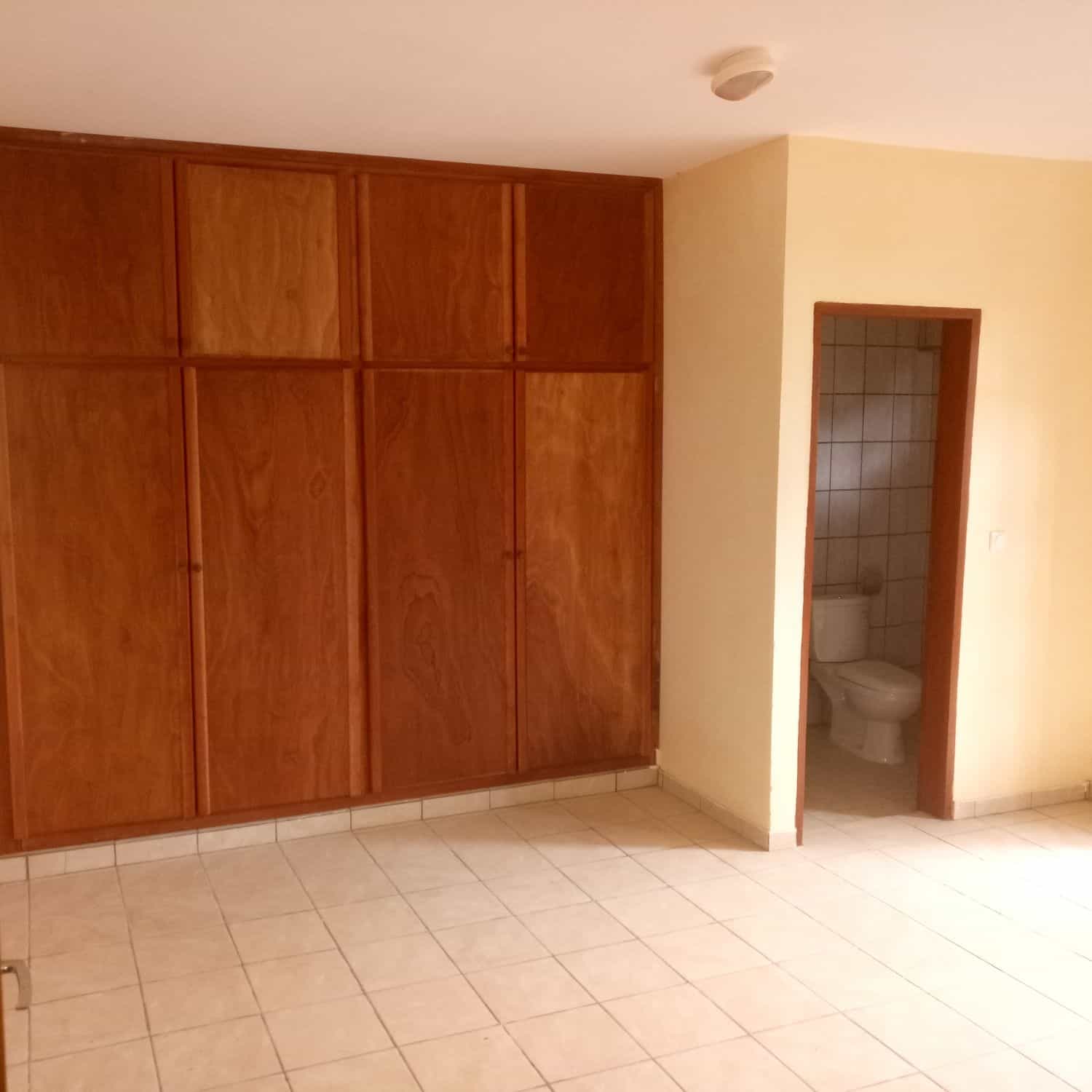 Apartment to rent - Douala, Ndogbong,  - 1 living room(s), 2 bedroom(s), 1 bathroom(s) - 160 000 FCFA / month